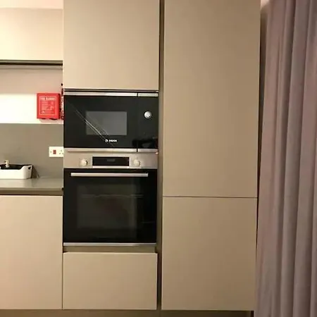 Designer 1 Bedroom By Ferries Apartment